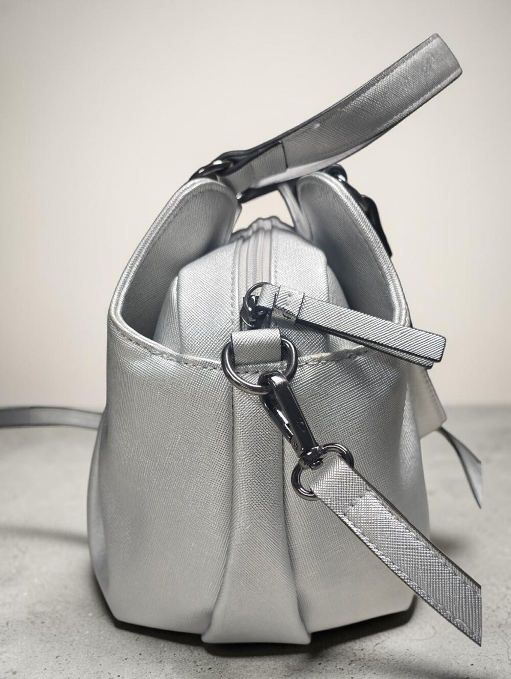 Simply Vera Wang Metallic Silver Buena Satchel Crossbody Bag - Picture 5 of 7